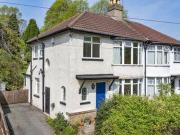 3 Bedrooms Semi detached house for sale in Gledhow Park...