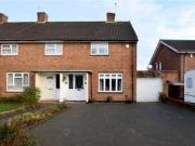 3 Bedrooms Semi detached house for sale in High Road,...
