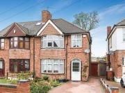 3 Bedrooms Semi detached house for sale in Hillfield...