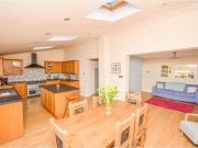 3 Bedrooms Semi detached house for sale in Leasway,...
