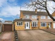 3 Bedrooms Semi detached house for sale in Masefield...