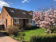 3 Bedrooms Semi detached house for sale in Meadow Close,...
