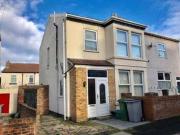 3 Bedrooms Semi detached house for sale in Milton Road...