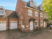 3 Bedrooms Semi detached house for sale in New Town...