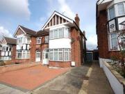 3 Bedrooms Semi detached house for sale in Oakdene Park,...