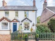 3 Bedrooms Semi detached house for sale in Petworth...