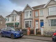 3 Bedrooms Semi detached house for sale in Queens Road,...
