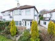 3 Bedrooms Semi detached house for sale in Ringwood...