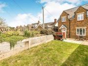 3 Bedrooms Semi detached house for sale in Rochester...