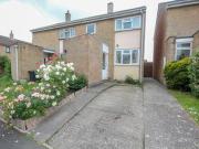 3 Bedrooms Semi detached house for sale in Southcombe...