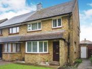 3 Bedrooms Semi detached house for sale in Southend On...