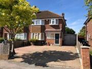 3 Bedrooms Semi detached house for sale in Stoke Poges,...