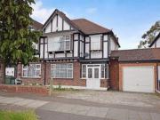 3 Bedrooms Semi detached house for sale in The Crescent,...