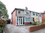 3 Bedrooms Semi detached house for sale in Walmersley...