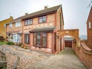 3 Bedrooms Semi detached house for sale in Walnut Close,...