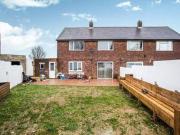 3 Bedrooms Semi detached house for sale in Wellhouse...