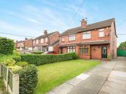 3 Bedrooms Semi detached house for sale in Wood Lane,...