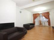 3 Bedrooms Terraced house for rent in Ascot Gardens,...