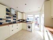 3 Bedrooms Terraced house for rent in Barnard Grove,...