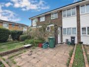 3 Bedrooms Terraced house for rent in Beechcroft Close,...