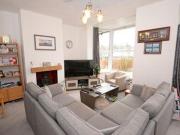 3 Bedrooms Terraced house for rent in Castle View...