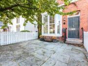 3 Bedrooms Terraced house for rent in Cherry Tree...