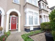 3 Bedrooms Terraced house for rent in Kimberley Avenue,...