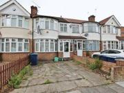 3 Bedrooms Terraced house for rent in Millet Road,...