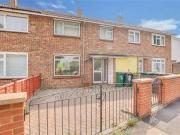 3 Bedrooms Terraced house for rent in Shackleton Road,...