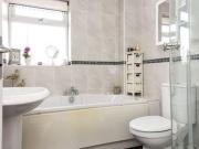 3 Bedrooms Terraced house for rent in Wavell Close,...