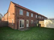 3 Bedrooms Terraced house for rent in Waverley Court,...