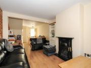 3 Bedrooms Terraced house for rent in Woburn Avenue,...