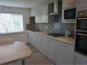 3 Bedrooms Terraced house for sale in Beswicke Royds...