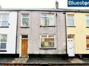 3 Bedrooms Terraced house for sale in Capel Crescent,...