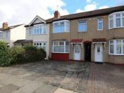 3 Bedrooms Terraced house for sale in Connaught Avenue,...