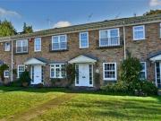 3 Bedrooms Terraced house for sale in Dell Close,...