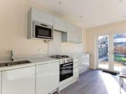 3 Bedrooms Terraced house for sale in Guildford Road,...
