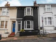 3 Bedrooms Terraced house for sale in Hamilton Road,...