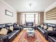 3 Bedrooms Terraced house for sale in Maidenhall Road,...