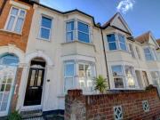 3 Bedrooms Terraced house for sale in Rayleigh Avenue,...