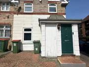 3 bedrooms Terraced house to rent in Lymington Close,...