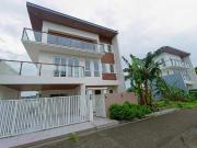 3 Bedrooms Three Storey House and Lot for Sale in Pasig...