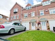 3 Bedrooms Town house for rent in Cavalier Court, Balby,...
