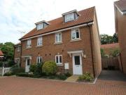 3 Bedrooms Town house for rent in Orchard Close, Burgess...