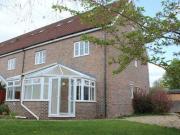 3 Bedrooms Town house for rent in Stoke Mill Close,...