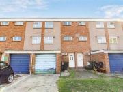 3 Bedrooms Town house for sale in Fir Tree Close,...