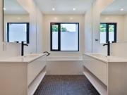 3 Bedrooms with Rooftop Terrace