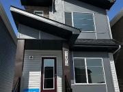 3 BEDS 2.5 BATHROOM SINGLE FAMILY HOUSE