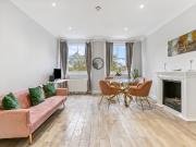 3 Beds Apartment For Rent