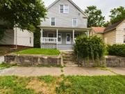 3 Br, 1 bath, Apartment 695 Kling St